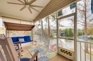 Weeki Wachee River Home on Main River by Park! 발코니 또는 테라스