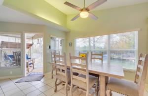 스프링 힐에 위치한 Weeki Wachee River Home on Main River by Park!에서 갤러리에 업로드한 사진