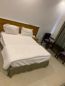 Postel nebo postele na pokoji v ubytování sun rise hotel راس الخيمة