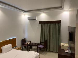 Postel nebo postele na pokoji v ubytování sun rise hotel راس الخيمة