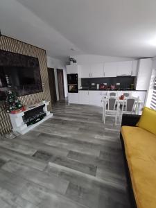 a living room with a couch and a kitchen at HAD Luxury Suite in Alba Iulia