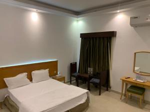 Postel nebo postele na pokoji v ubytování sun rise hotel راس الخيمة