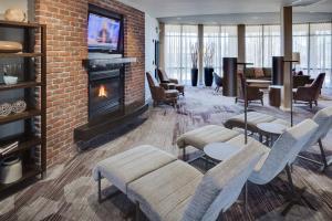 TV a/nebo společenská místnost v ubytování Courtyard by Marriott Providence Warwick + 24 fotografií