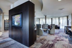 Televiisor ja/või meelelahutuskeskus majutusasutuses Courtyard by Marriott Providence Warwick