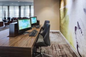 Televiisor ja/või meelelahutuskeskus majutusasutuses Courtyard by Marriott Providence Warwick