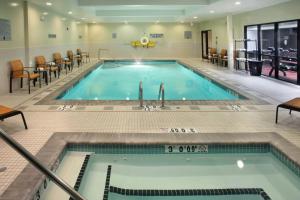 Bassein majutusasutuses Courtyard by Marriott Providence Warwick või selle lähedal