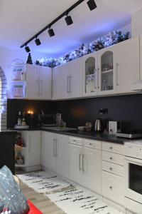 Kuchyň nebo kuchyňský kout v ubytování Josephine Apartment