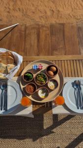 Jídlo v hotelu nebo okolí + 35 fotografií