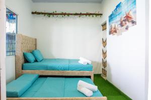 a bedroom with two bunk beds and green carpet at Hostal barú in Bolivar