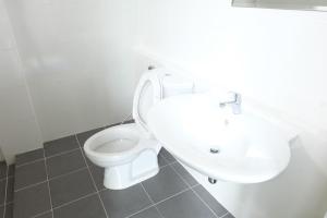 Koupelna v ubytování 3B Apartment-SHA Extra Plus