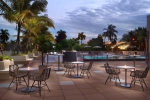 Restaurace v ubytování Courtyard Miami Coconut Grove