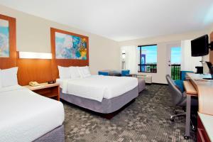 Televiisor ja/või meelelahutuskeskus majutusasutuses Courtyard by Marriott Cocoa Beach Cape Canaveral