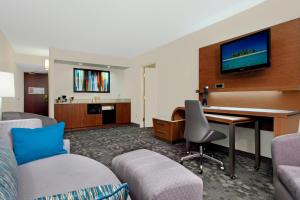 Televiisor ja/või meelelahutuskeskus majutusasutuses Courtyard by Marriott Cocoa Beach Cape Canaveral