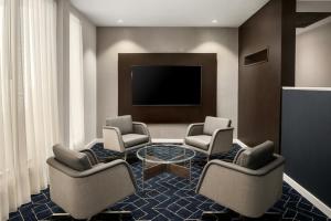 TV a/nebo společenská místnost v ubytování Courtyard by Marriott Portland Beaverton