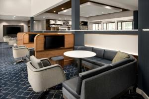 Posezení v ubytování Courtyard by Marriott Portland Beaverton