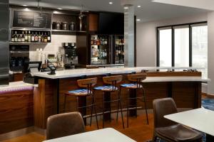 Lounge nebo bar v ubytování Courtyard by Marriott Portland Beaverton