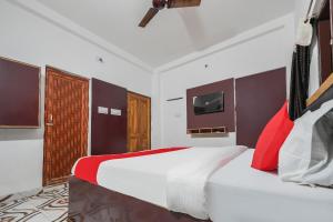 Postel nebo postele na pokoji v ubytování Hotel O ARES RESIDENCY
