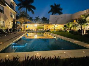 a swimming pool in front of a building at Casa Begonias Hotel mas Villas in Jiutepec