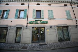 Majutusasutuse Hotel Paris fassaad või sissepääs