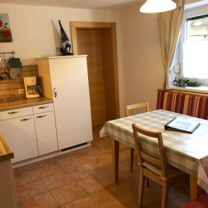 Kuchyňa alebo kuchynka v ubytovaní Ferienwohnung Prosch