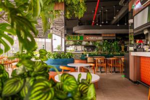 a restaurant with tables and chairs and a bar at Modern 1-Bedroom Apt in Núcleo Sabana Tower in San José