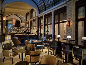 Posedenie v ubytovaní Four Seasons Hotel Gresham Palace Budapest