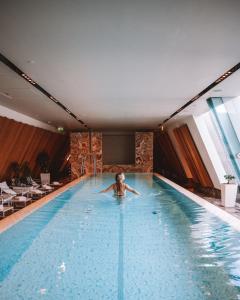 Bazén v ubytovaní Four Seasons Hotel Gresham Palace Budapest alebo v jeho blízkosti