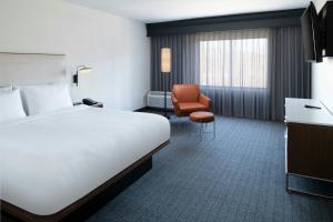 Postel nebo postele na pokoji v ubytování Courtyard by Marriott Providence Lincoln