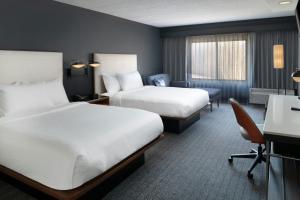 Postel nebo postele na pokoji v ubytování Courtyard by Marriott Providence Lincoln
