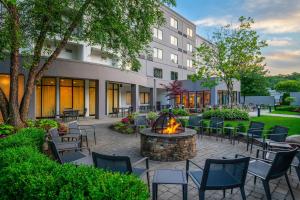 Zahrada ubytování Courtyard by Marriott Providence Lincoln