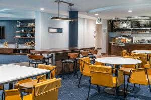 Restaurace v ubytování Courtyard by Marriott Providence Lincoln