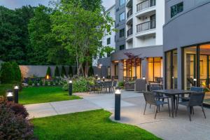 Zahrada ubytování Courtyard by Marriott Providence Lincoln