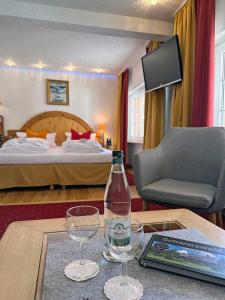 Postel nebo postele na pokoji v ubytování Hotel Hirschen