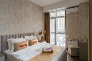 Ένα ή περισσότερα κρεβάτια σε δωμάτιο στο Apartment KeyGo #0109 near Yerevan Fortress
