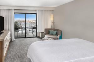 Postel nebo postele na pokoji v ubytování Courtyard by Marriott Reno + 26 fotografií