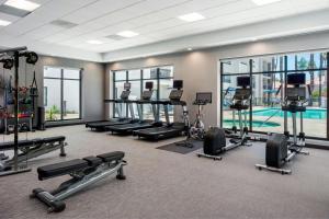Fitness centrum a/nebo fitness zařízení v ubytování Courtyard by Marriott Palm Springs