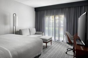 Voodi või voodid majutusasutuse Courtyard by Marriott Poughkeepsie toas +14 fotot