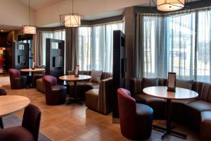 Area soggiorno di Courtyard by Marriott Poughkeepsie