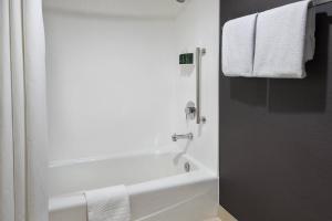 Bagno di Courtyard by Marriott Poughkeepsie