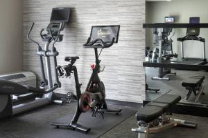 Palestra o centro fitness di Courtyard by Marriott Poughkeepsie