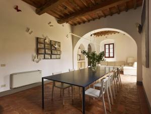 a dining room with a black table and chairs at Villa Serena in Marcialla
