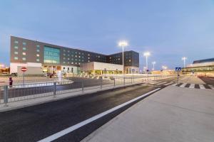 an empty street in a city at night at Courtyard by Marriott Warsaw Airport in Warsaw