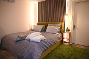 Postel nebo postele na pokoji v ubytování GOURA House