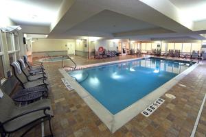 Bazén v ubytování Residence Inn by Marriott Toronto Vaughan nebo v jeho okolí