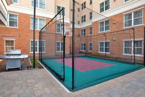 Bazén v ubytování Residence Inn by Marriott Toronto Vaughan nebo v jeho okolí