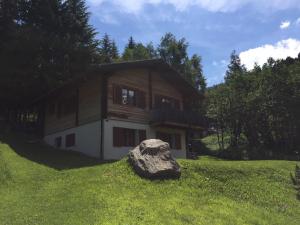 Zgradba, v kateri se nahaja počitniška hiška