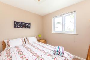 a bedroom with a bed and a window at Isle of Yoga Garden Flat in Shanklin