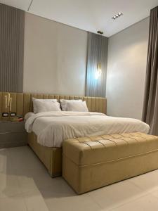 เตียงในห้องที่ Elite Hotel