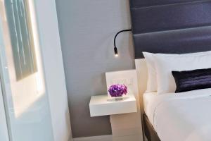 Letto o letti in una camera di Renaissance Vienna Schönbrunn Hotel