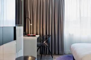 Letto o letti in una camera di Renaissance Vienna Schönbrunn Hotel